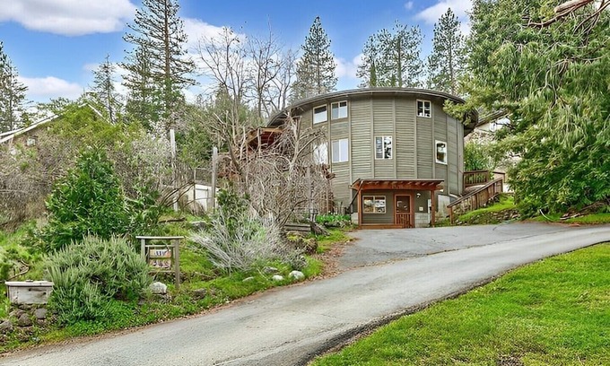 Ashland Maison | Monthly Single family house just blocks to Ashland's downtown