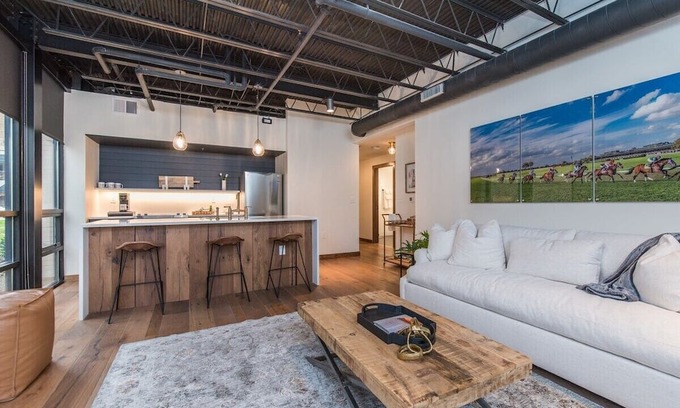Downtown Appartement | This serviced apartment is a 2 bedroom(s), 2 bathrooms, located in Lexington, KY.