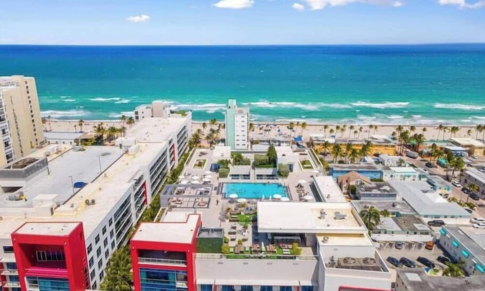 Hollywood Copropriété | Amazing condo in Hollywood Beach with beach access