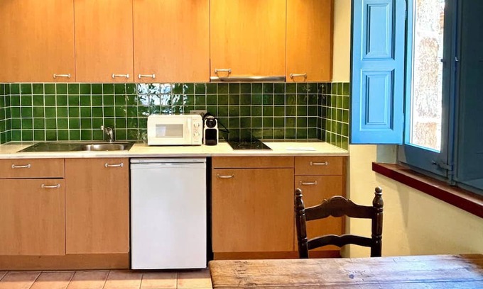 Ullastret Appartement | EL FORT DúLLASTRET. Apartment 4: Double room with balcony