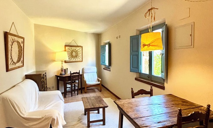 Ullastret Appartement | EL FORT DúLLASTRET, Apartment 2: Standard double room with kitchenette