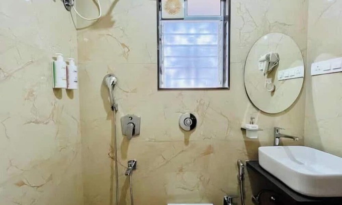 Kandivali East Appartement | Executive 1BHK Suite | Near Link Road
