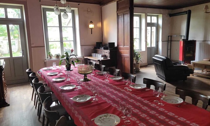 Monthureux-sur-Saone Maison | 6-bedroom house for up to 15 people