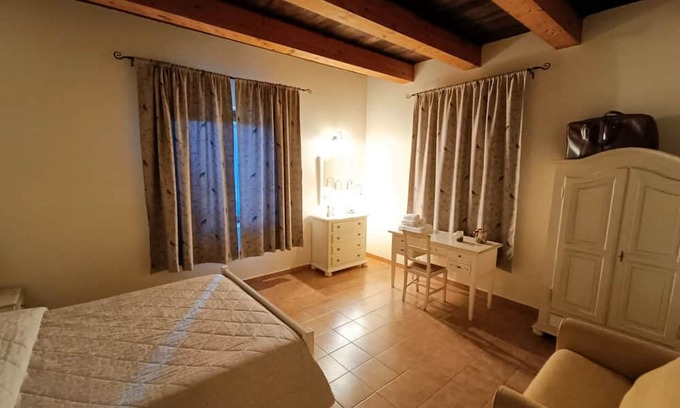 Fornole Appartement | Apartment 'Tenuta Marchesi Fezia - 1' with Shared Pool, Wi-Fi and Air Conditioning