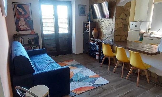 Monterosso Calabro Appartement | Apartment at Aunt Maria's along the path of the Kalabria Coast to Coast