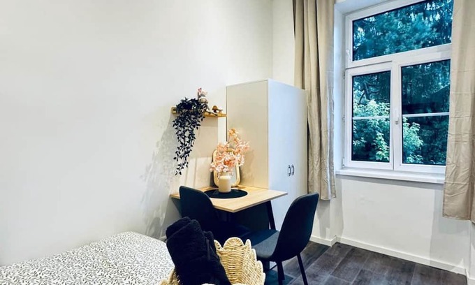 Klosterneuburg Appartement | Practical Studio Stay with Kitchen, Laundry & Great Location