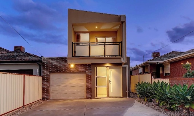Thomastown Maison | 4 bedroom 2 bathroom 10min from Melbourne Airport & 20 min from CBD