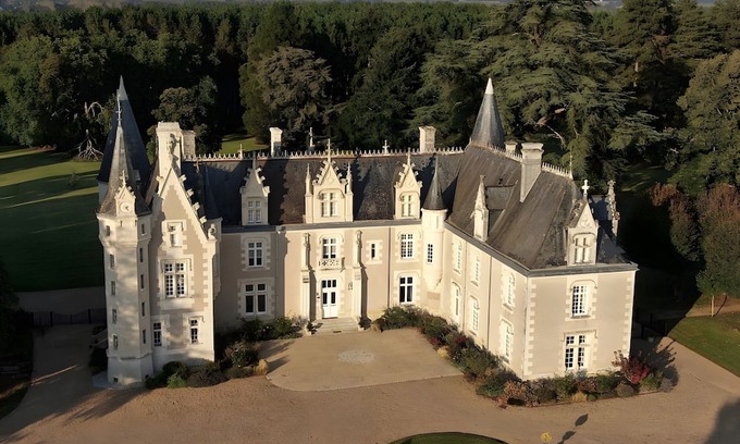 Azay-sur-Cher Lit Et Petit-Déjeuner | Guest Room 'Rose' with Wi-Fi