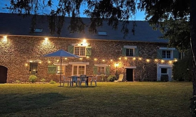Rebais Villa | 13-bed gîte with swimming pool - weekends, parties, cousinades (77)