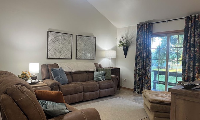 Spiro Maison | Upscale home with high end furnishings and memory foam king bed. 2 car garage