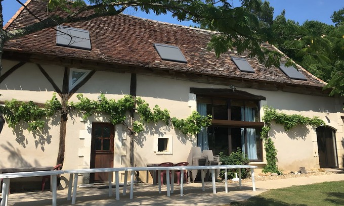 Saint-Laurent-des-Hommes Maison | Gîte La Périgourdine
