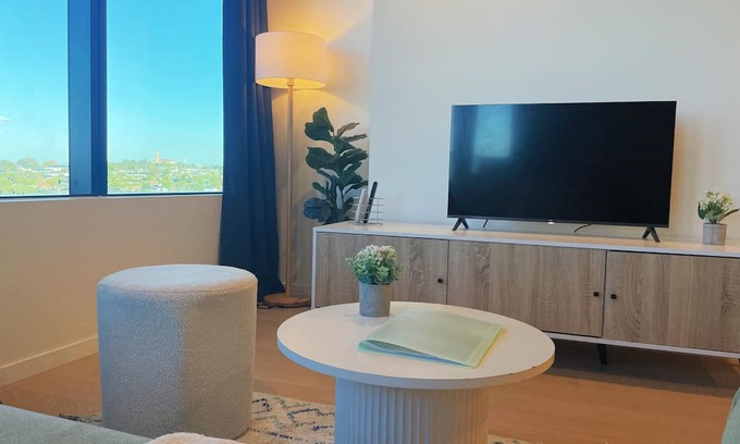 Glen Waverley Appartement | Cosy Modern 2 beds 1 bath apartment @ Skygarden * View * Pool * Free Parking