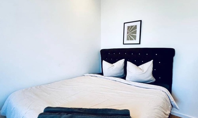 Liesing Appartement | Convenient Room in Shared Apt | Walk to Kaufpark