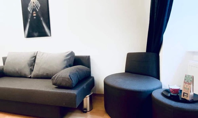 Himmelpfortgrund Appartement | Comfortable Room by Währinger Park, Shared Apt