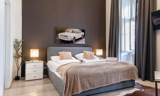 Mariahilf Hôtel | Cozy Hotel Room with View | Mariahilferstr