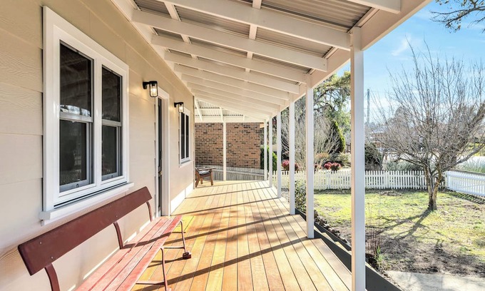 Cooma Maison | Newly renovated 4 bed, 3 bath retreat with lux stone fireplace & cook’s kitchen