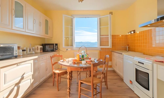 Agonac Maison | Holiday Home 'Puy De Pinou' with Private Garden and Wi-Fi