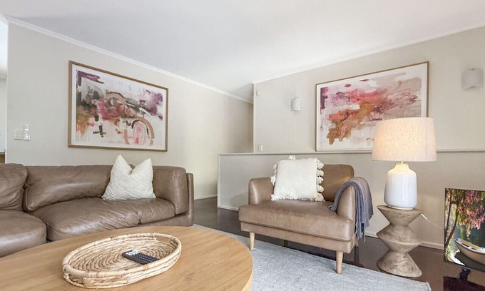 Kenmore Maison | Spacious Family Retreat with Pool/Pet friendly
