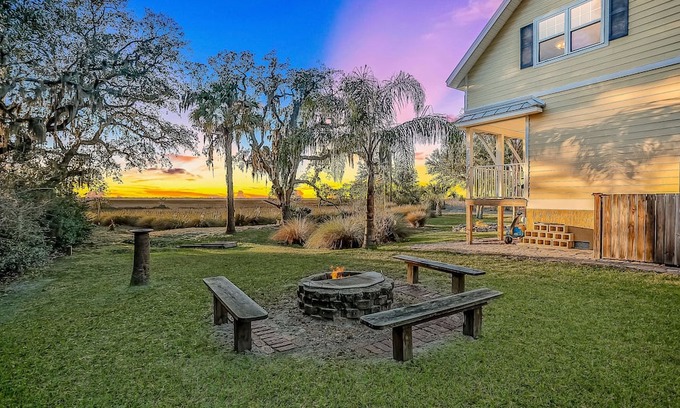 Fernandina Beach Cottage | Inviting waterfront cottage w separate garage apartment and stunning marsh view