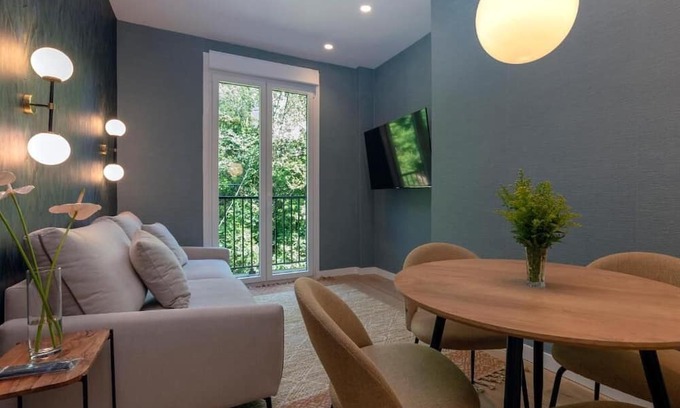 Egia Appartement | BIG Full Apart 4 ROOMS in a Centric Home Parking Included