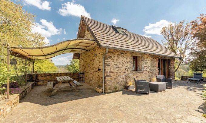 Segur-le-Chateau Maison | Exceptional gite