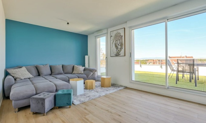 Poteries Appartement | Stunning 1BR Flat with Terrace and private parking