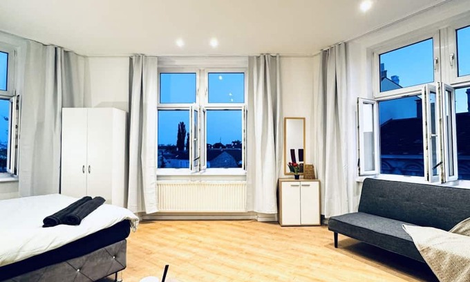 Liesing Appartement | Lovely 4BR Apt; Near Kaufpark Alterlaa