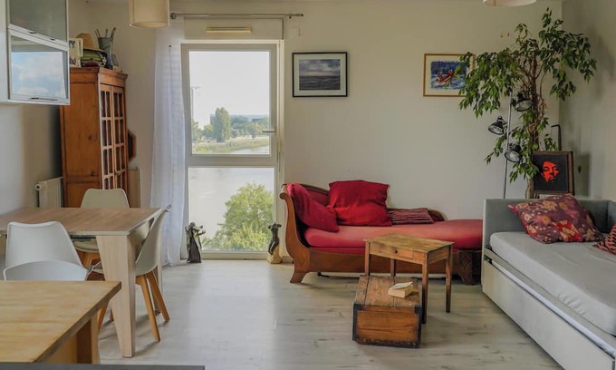 Ile Beaulieu Appartement | Spacious modern apartment with view of the Loire