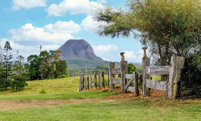 Pinbarren Maison | The Lodge at Pinbarren with Mountain Views & Pool