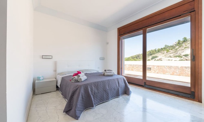 Province of Cagliari Maison | Holiday Home 'Lovely View By Sery' with Sea View, Wi-Fi and Air Conditioning