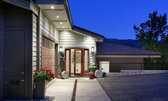 Basalt Maison | Beautiful & Spacious Basalt Home with Mountain Views