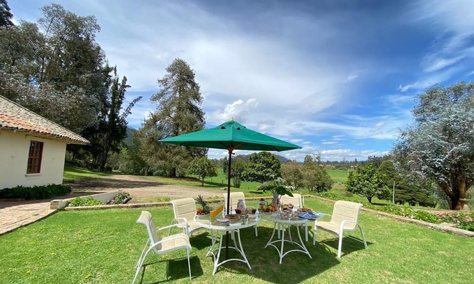 Zipaquira Cottage | Hacienda Quebraditas with beautiful fireplace, 10 minutes from the Salt Cathedral.