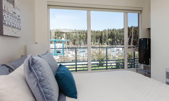 Regional District of Nanaimo Appartement | Windy Sails Marina View Condo