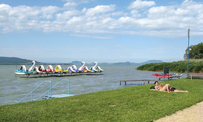 Balatonkeresztur Maison | Stunning villa for 5 guests with A/C, TV, terrace and parking