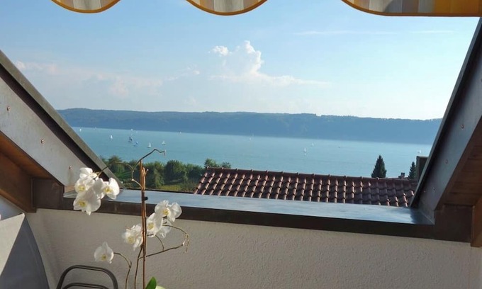 Sipplingen Appartement | Gemütliche 65 m² DG- Fewo mit Einmaligem See-und Bergblick in Sipplingen