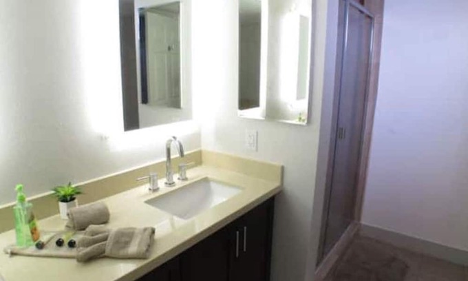 Westwood Appartement | 2 Bed Apartment in a Full Service Building L11-A