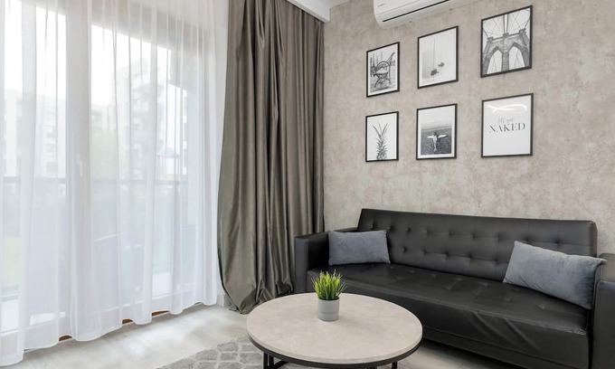Zaspa Appartement | Hallera 132 Gdansk | Chic Apartment for 4 Guests | Balcony | Parking