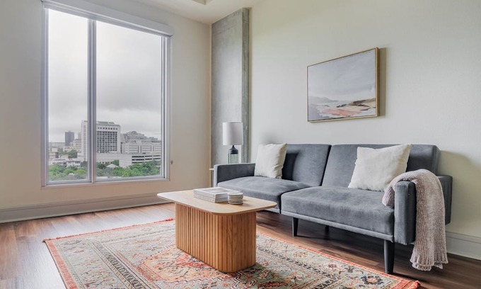 West End Appartement | Blueground | Downtown Austin, pool, nr Congress