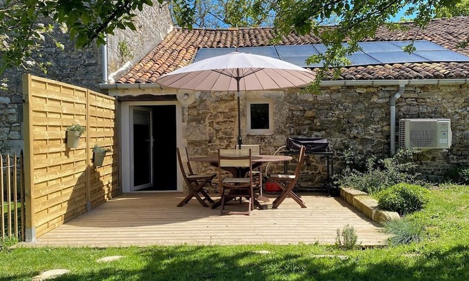 Varzay Lit Et Petit-Déjeuner | Le Domaine du Petit Bois, Gîte L'étable