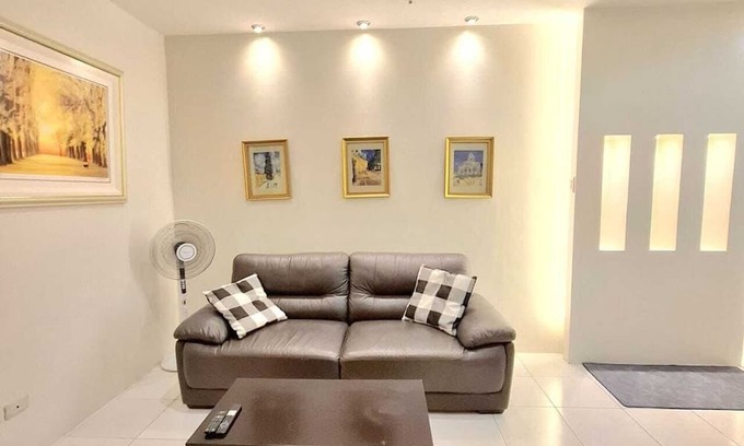 Ermita Night District Appartement | Luxury 1-bedroom apartment with Manila Bayviews with AC, Pool, Balcony, Netflix