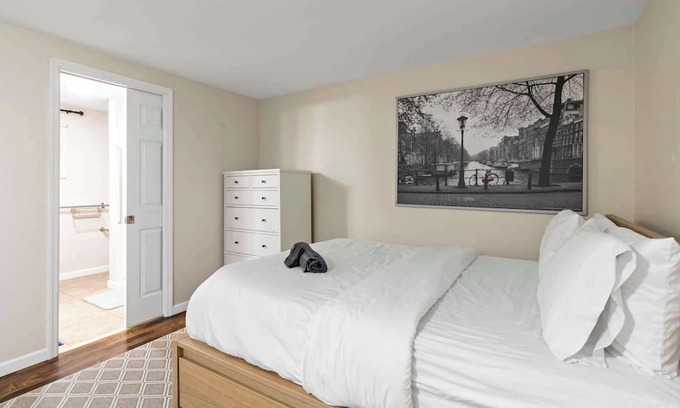 Maplewood Appartement | Quiet Studio Getaway w/Washer/Dryer & Parking