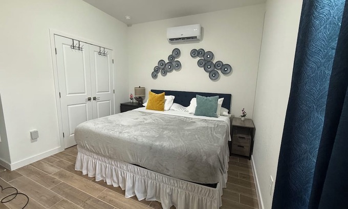 Homestead Appartement | Cozy Apartment/Efficiency in tranquil Homestead with AC, WiFi, private entrance