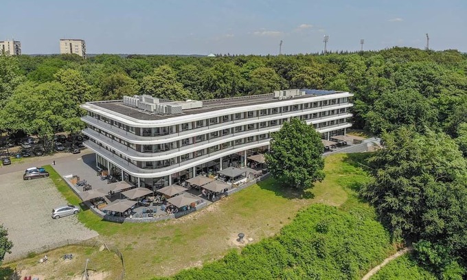 Wageningen Maison | Serene Hideaway w/Spa, Gym & Onsite Dining | Outdoor Adventure & Local Landmarks