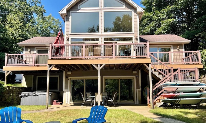 Sturbridge Maison | Lakeside Getaway! Gorgeous views! Sleeps 8+
