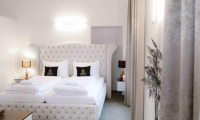 Aurolzmunster Appartement | Versailles Royal Suite 4 Guests|Breakfast Included