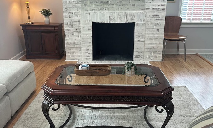 Durham Maison | Spacious 4-bedroom House Steps from Downtown Durham with AC, WiFi