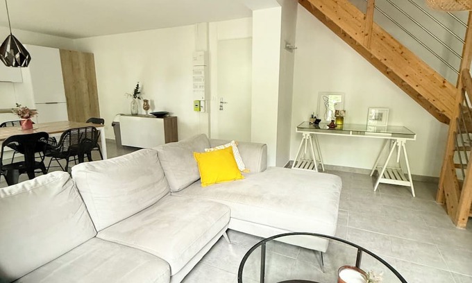 Marsillargues Appartement | Le Hugo F3 in maison de maître - Charm & conviviality close to town and beaches