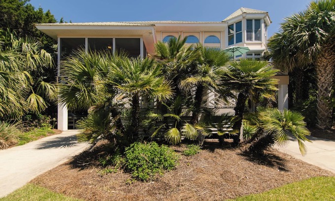 Edisto Island Maison | Casa Del Sol-Ocean View Home One Block from Beach Access-Free WiFi,Screened Porch,Crow's Nest