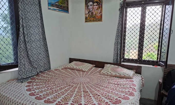 Chintpurni Lit Et Petit-Déjeuner | The Thanedar Sahib -100+ year-old, 4-bedroom Himachali-style homestay