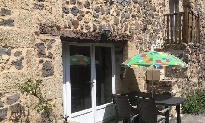 Yronde-et-Buron Maison | Charming rentals in the heart of Auvergne